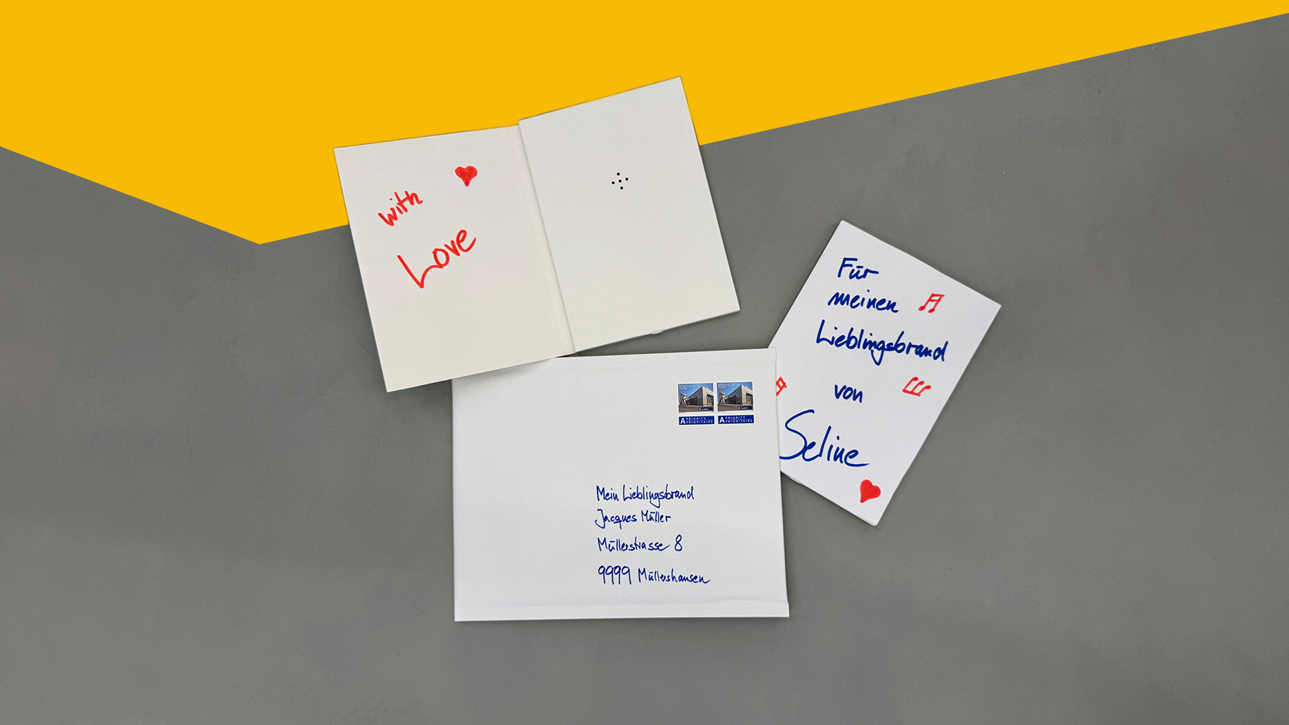 Audiokarte und Couvert des Direct Mailings Singing Card von Swiss Post Advertising  (mit überliegendem gelbem Designelement)